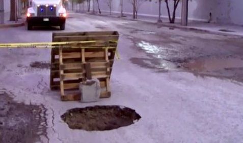 Aparece hundimiento de tres metros de profundidad en Coahuila