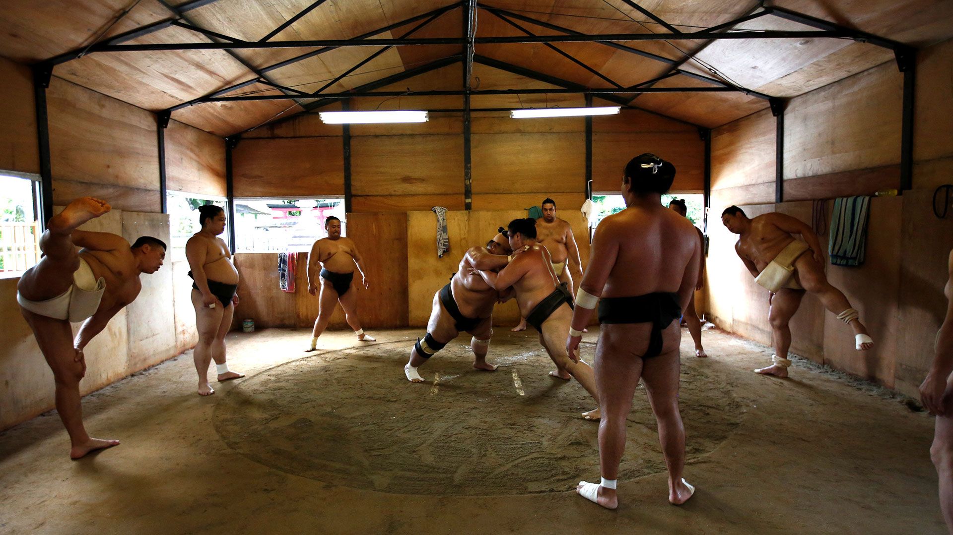 ¿Cómo se mantienen los luchadores de sumo en forma? - sumo-2