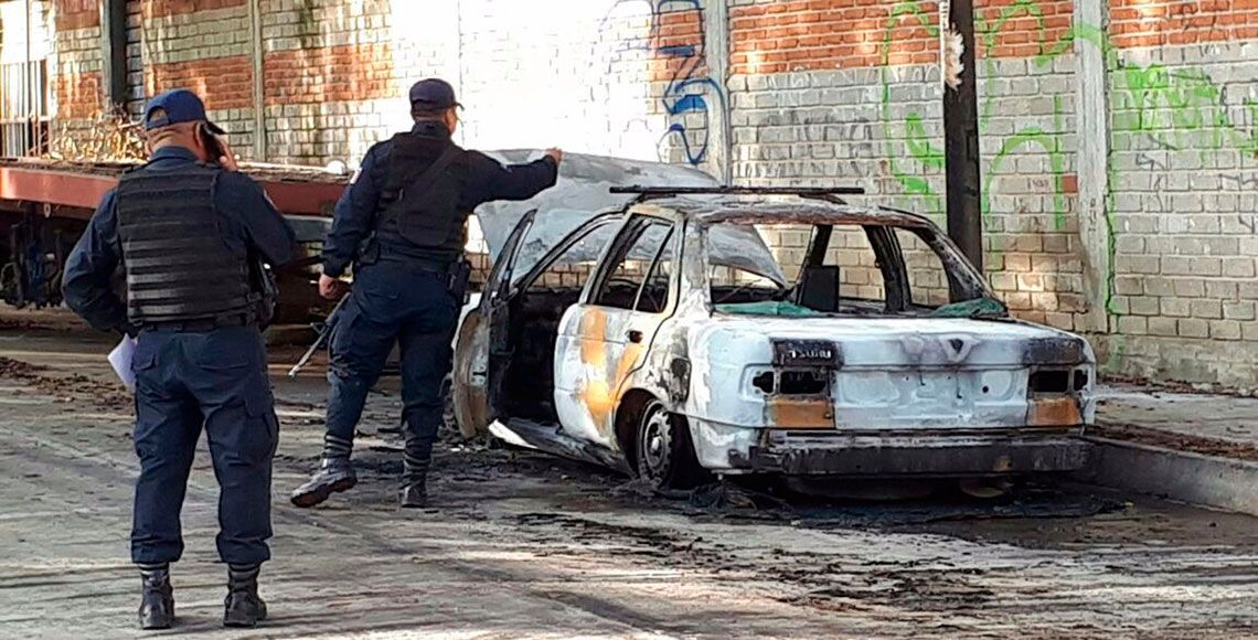 Encuentran cadáver calcinado dentro de taxi en Oaxaca