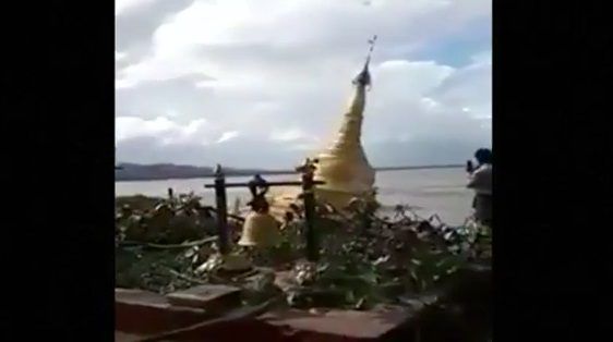 #Video Templo budista se hunde tras fuertes lluvias en Myanmar