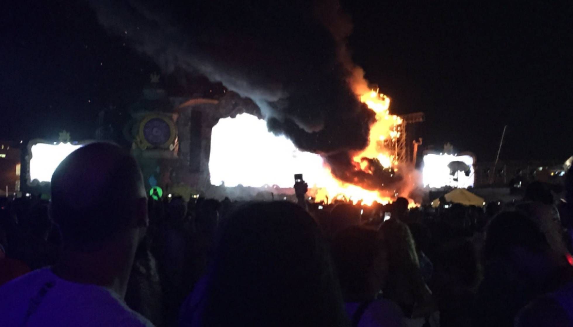 #Video Incendio en Tomorrowland de Barcelona