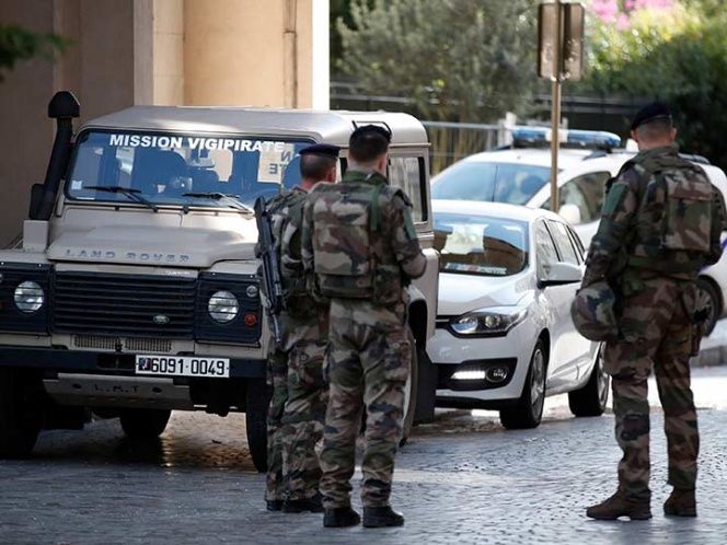 Desequilibrado ataca a militar en Lyon - 1736628