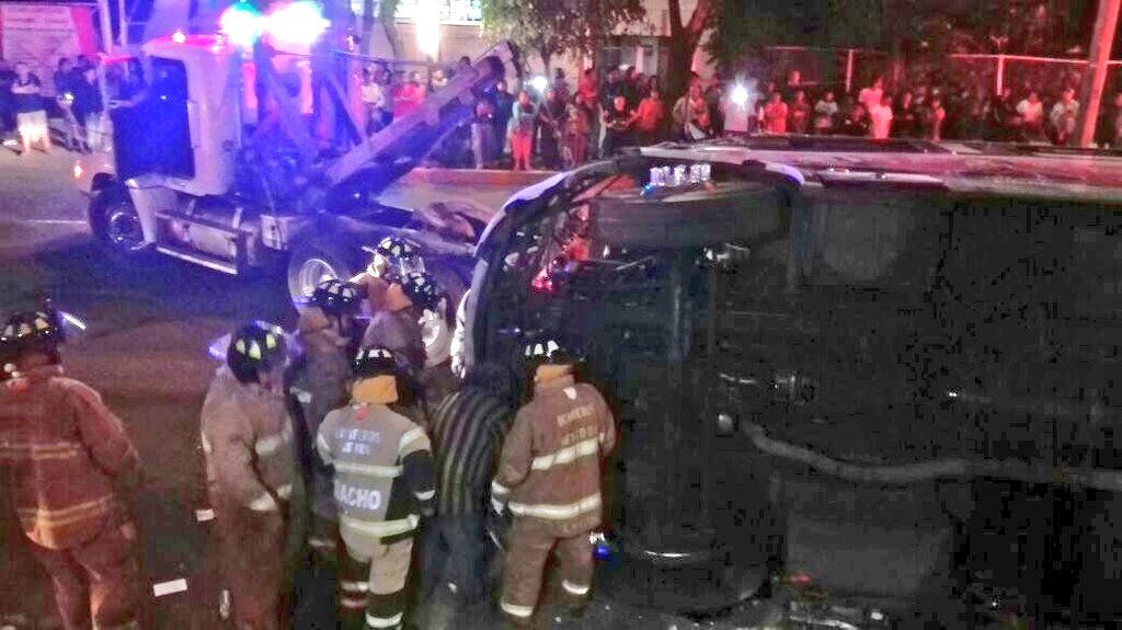 Vuelca camión de transporte público en Álvaro Obregón - @kroseco25-01