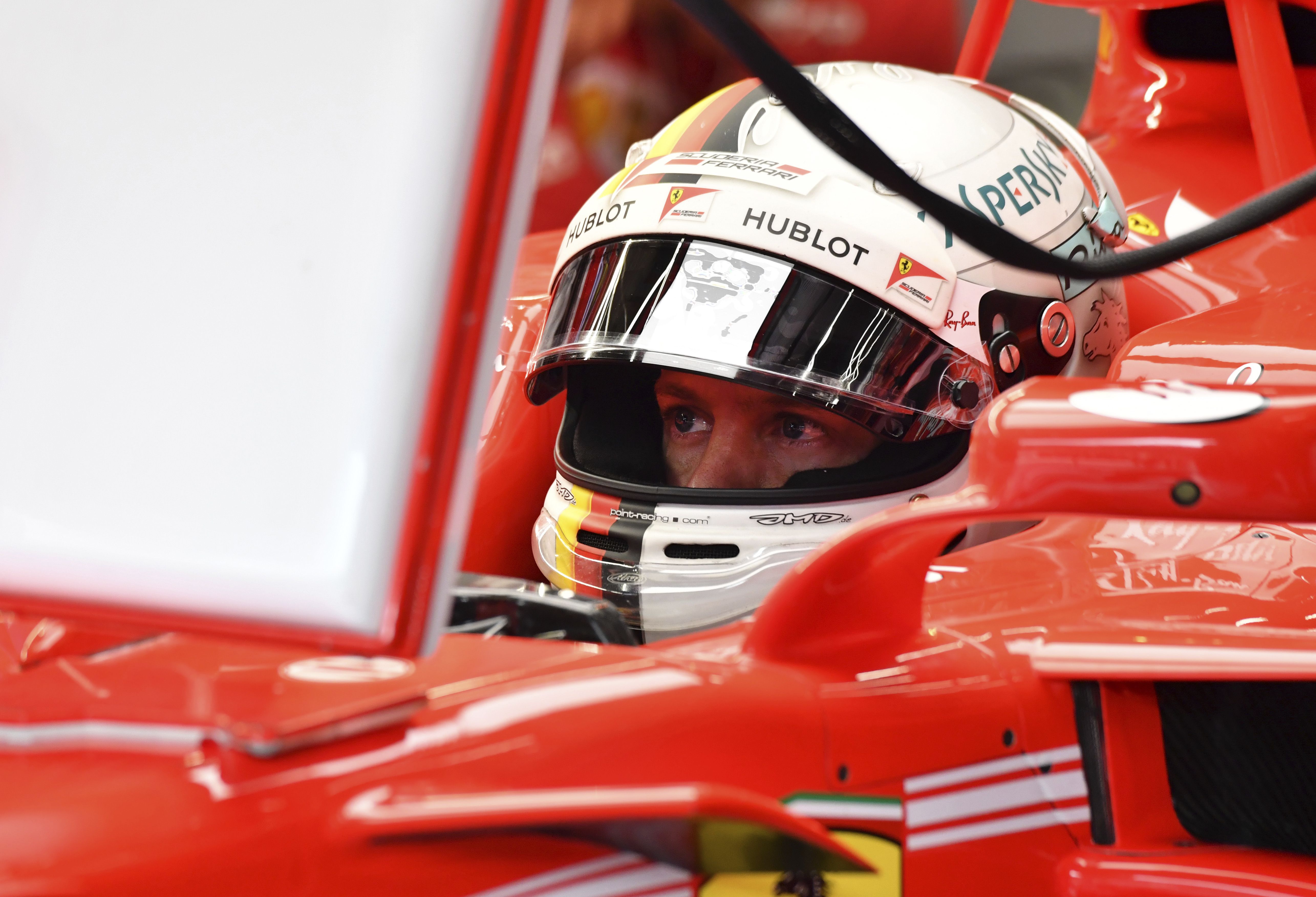 Extiende Vettel contrato por tres años con Ferrari