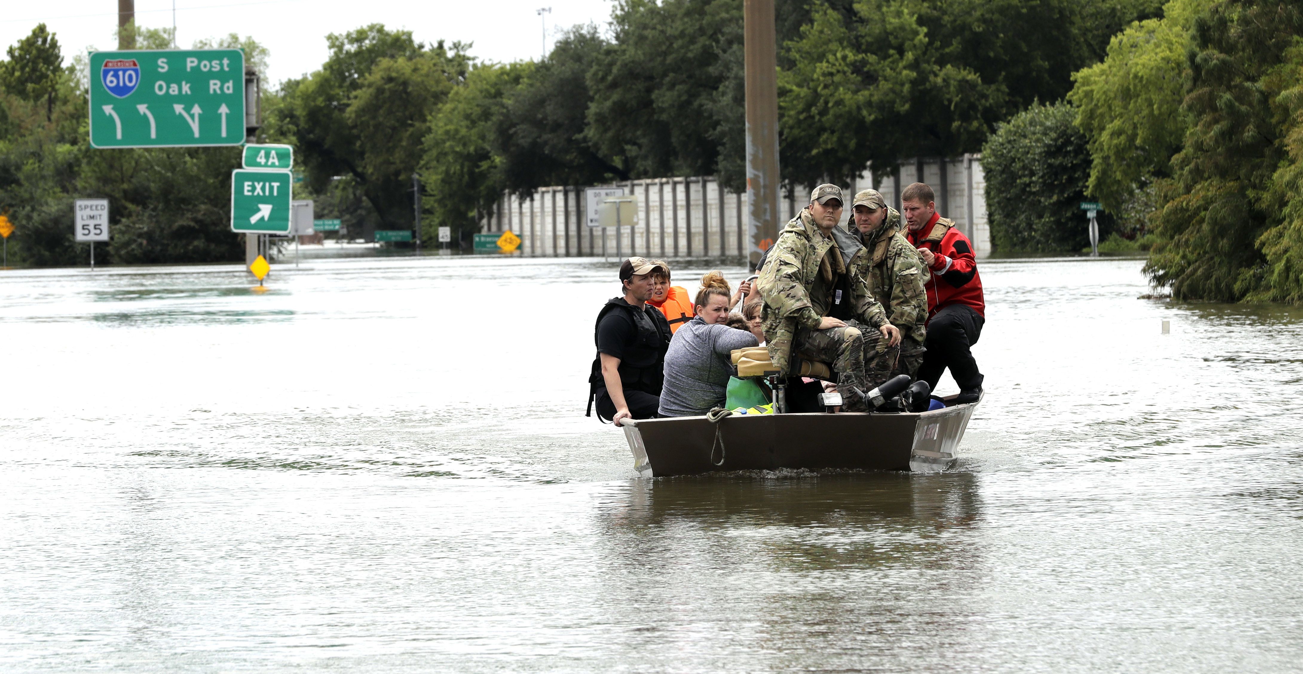 Texas espera larga reconstrucción tras el paso de Harvey - AP17239696074384