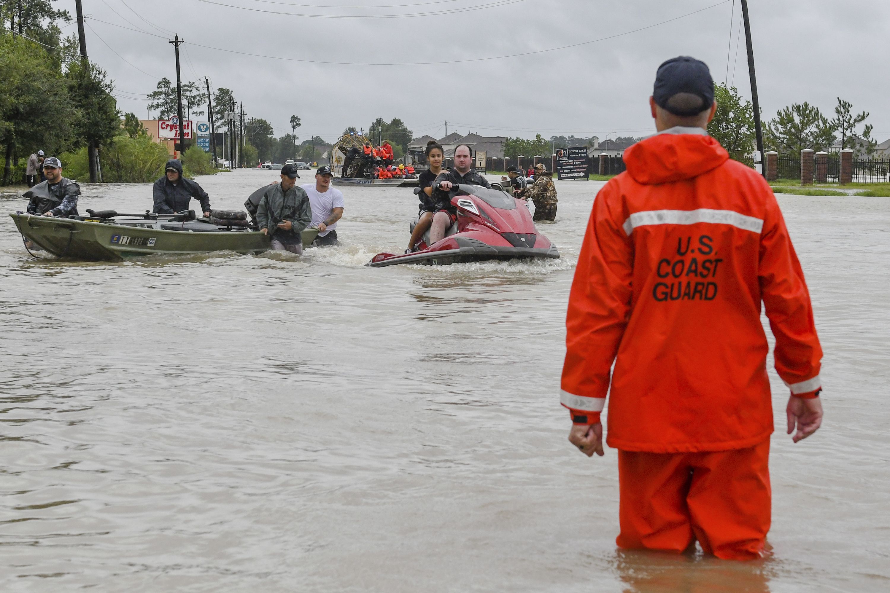 Suman al menos 23 muertos por huracán Harvey - AP17242469398249