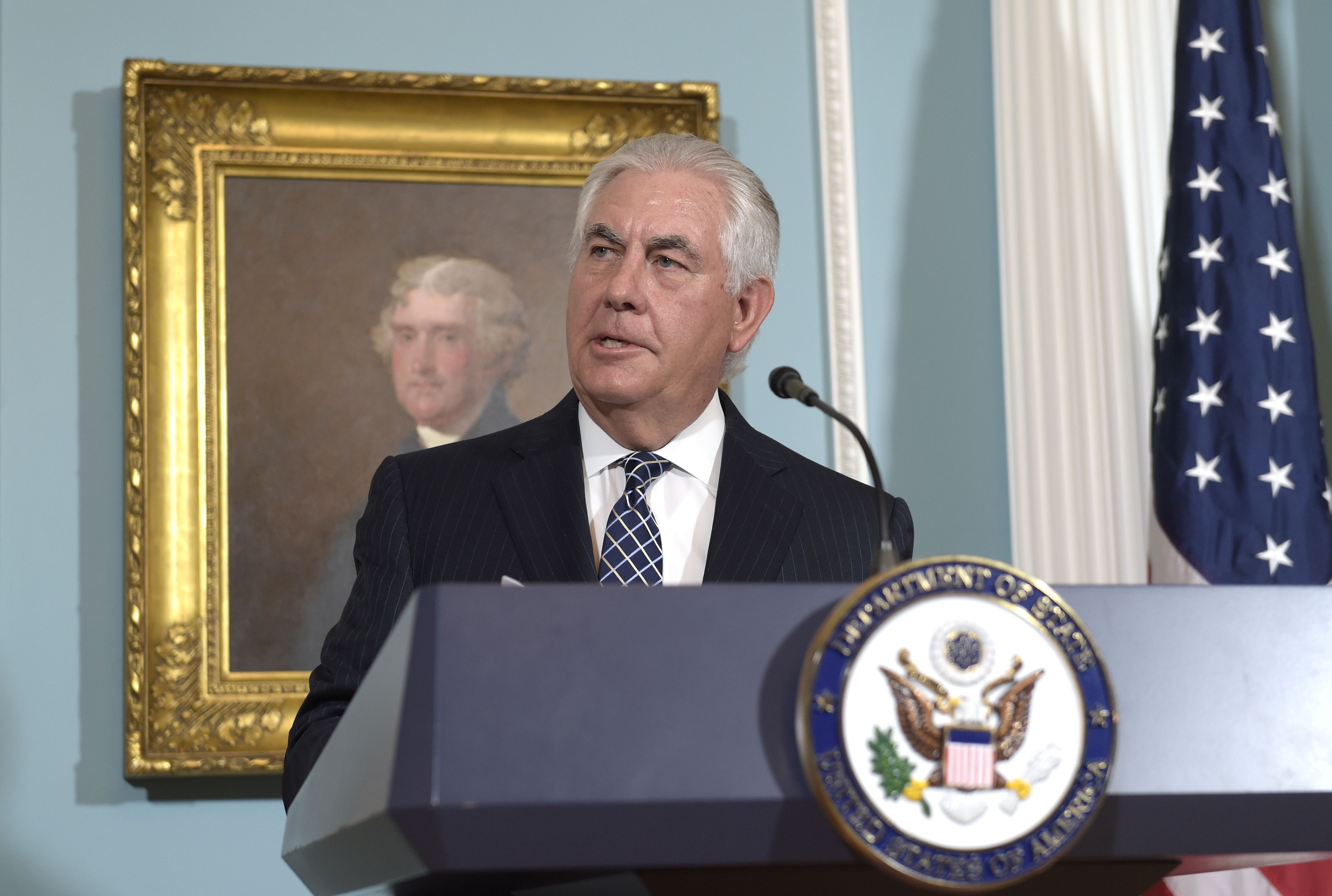 Rex Tillerson condena genocidio de cristianos por Estado Islámico - AP428261803340