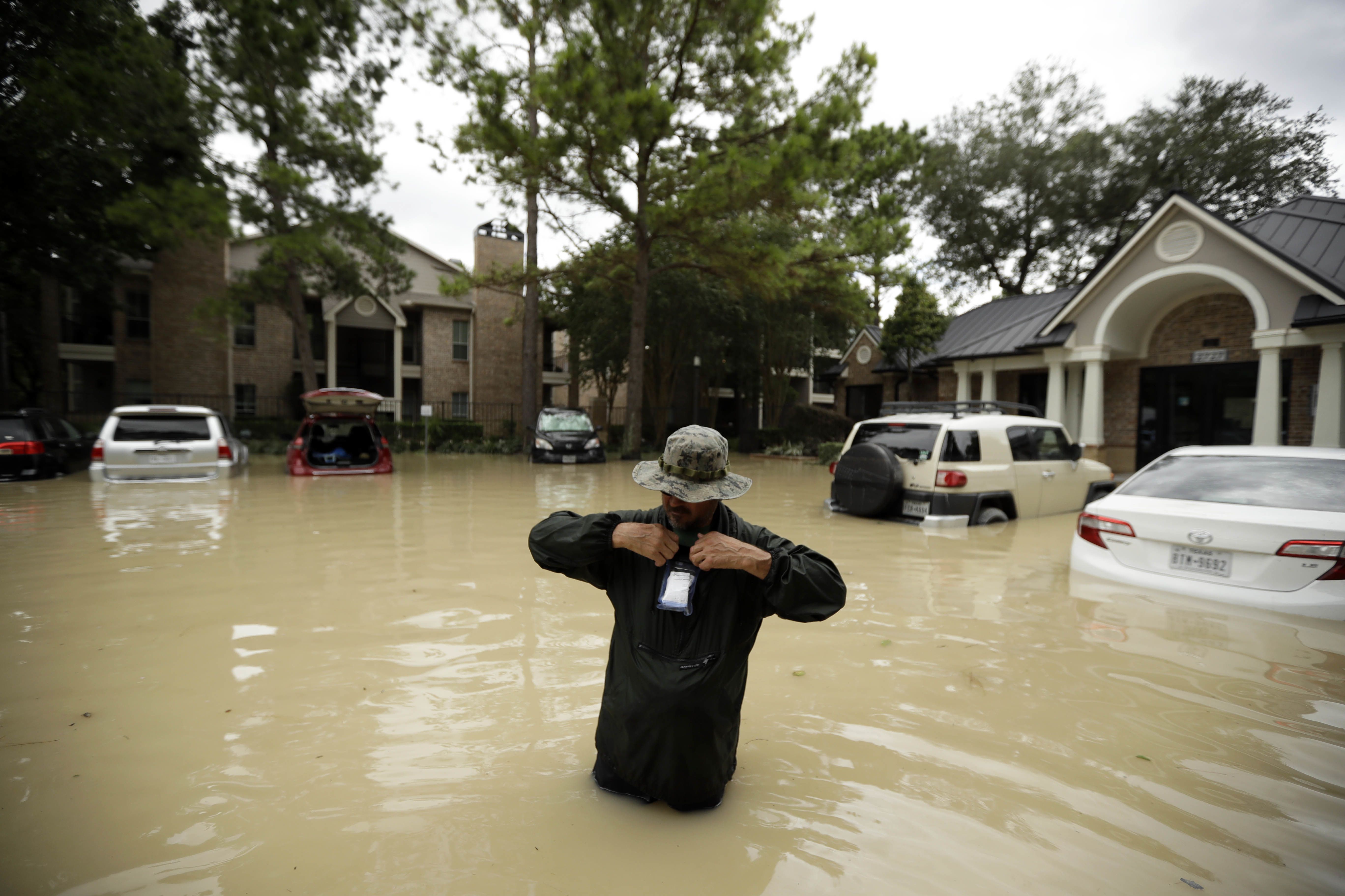 Suman al menos 23 muertos por huracán Harvey