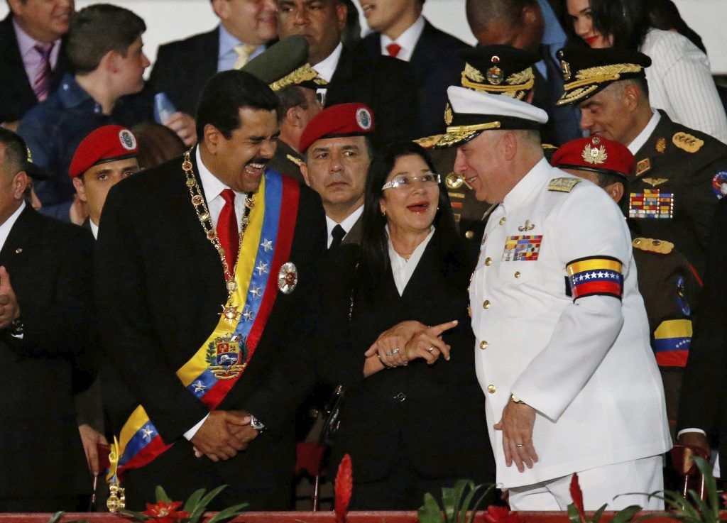Maduro califica de cobardes las sanciones de EE.UU. contra su esposa - AP757225608990-1024x737