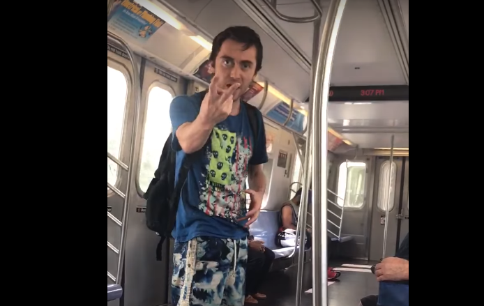 #Video Hombre grita a mujer por tener “ojos de chino” en Nueva York