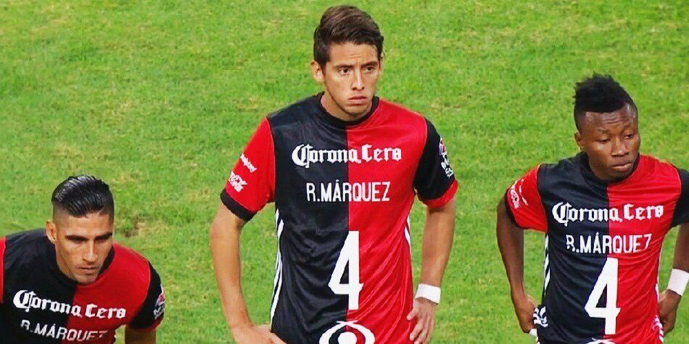 Atlas apoya a Rafa Márquez en partido contra América