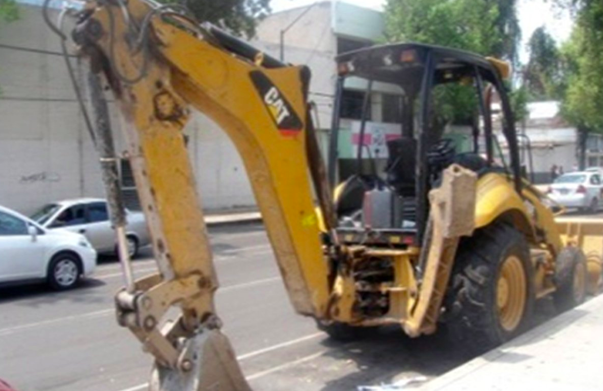Investigan robo de retroexcavadora en Iztapalapa