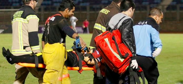 #Video Futbolista sufre fracturas en el rostro tras patada