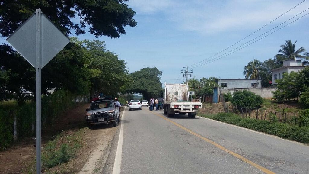 Anuncia CNTE bloqueos en carreteras de Oaxaca por informe de EPN - CarlosMarioMe-2