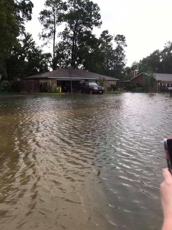 Inundaciones récord en Texas por el paso de Harvey - Cedar-Bayou-5