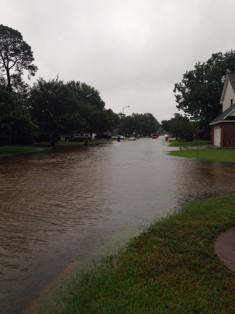 Inundaciones récord en Texas por el paso de Harvey - Cedar-Bayou-6