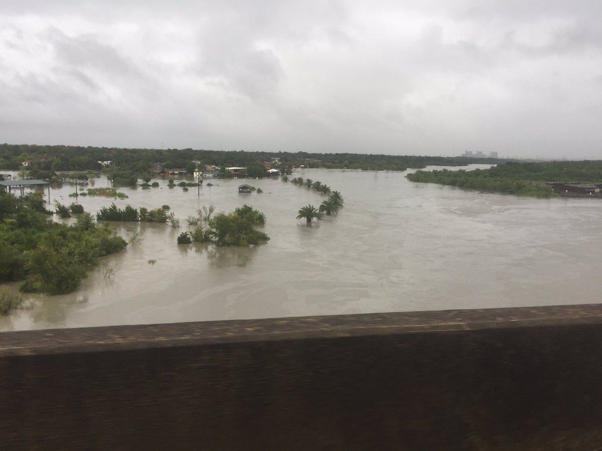 Inundaciones récord en Texas por el paso de Harvey - Cedar-Bayou-7