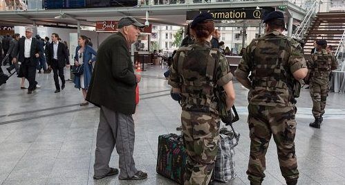 Desequilibrado ataca a militar en Lyon