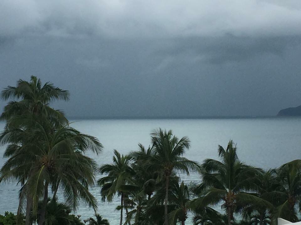 Mantienen cerrado puerto en Acapulco por onda tropical