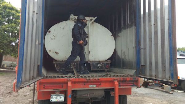 Ejército y PF aseguran camiones robados en Guanajuato