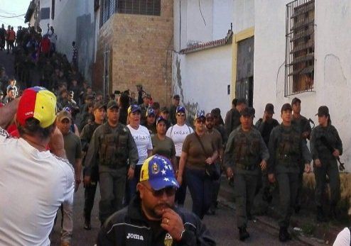 Enfrentamiento en Venezuela deja seis muertos - DIL5sY0UQAAZEW5