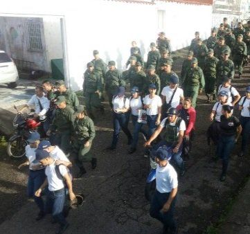 Enfrentamiento en Venezuela deja seis muertos - DIL5sZOUwAEWhA2