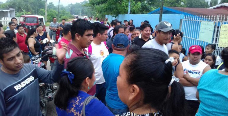 Protestan para retirar a directora que ya había sido cesada en Tabasco
