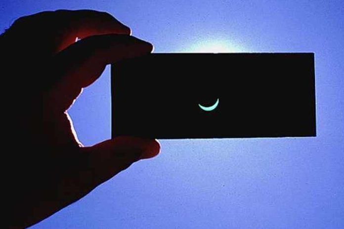 Usar gafas de sol para ver eclipse puede ocasionar ceguera irreversible - Filtro-de-Soldador-número-14-Foto-de-internet