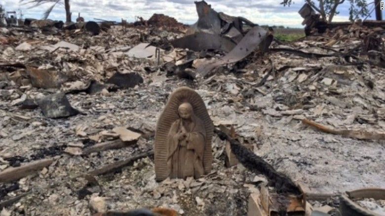 Estatua de la Virgen María intacta en incendio provocado por Harvey
