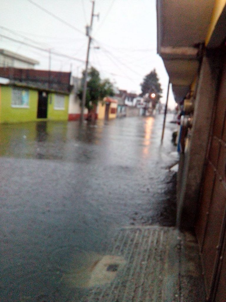 Inundaciones en inmediaciones de Central de Autobuses de Puebla - Foto-de-El-Sol-de-Puebla-768x1024