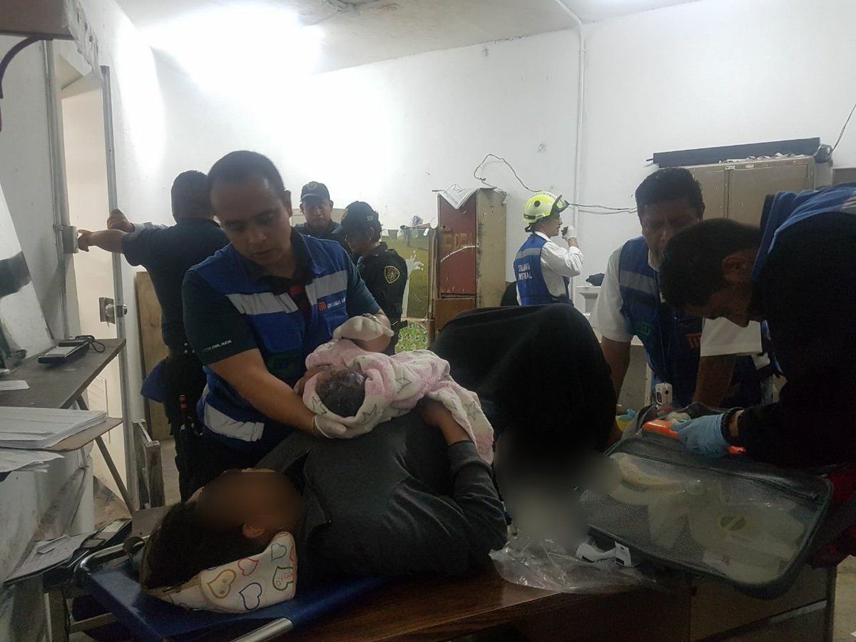 Mujer da a luz en estación del Metro