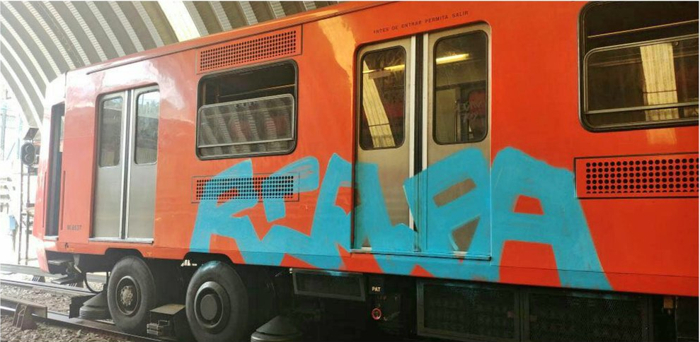 Detienen a dos estadounidenses por grafitear vagones del Metro