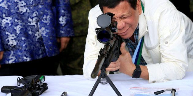 Duterte ordena a la policía matar a los 'idiotas' que se resistan al arresto - Foto-de-Reuterts