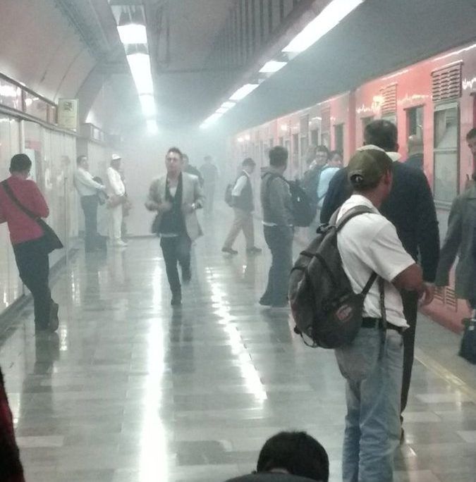 Sale humo en estación Aquiles Serdán de Línea 7 del Metro
