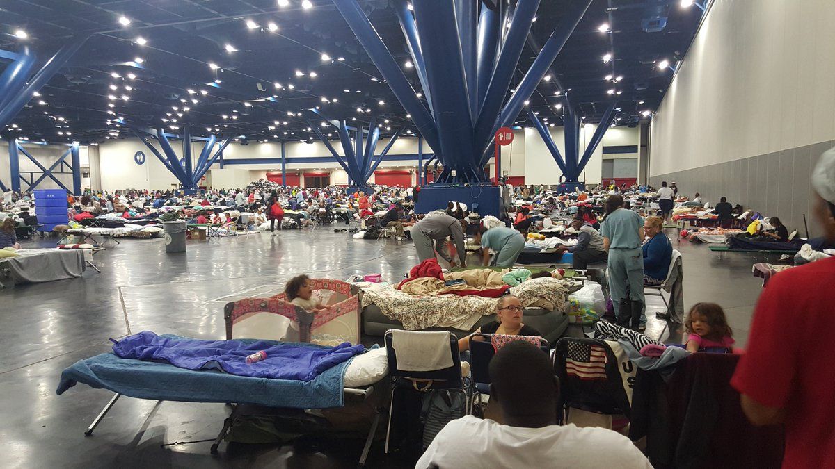 #VIDEO Refugios saturados por damnificados de Harvey en Houston