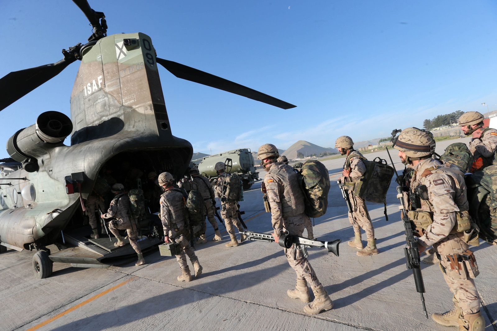 La célula terrorista no se ha desarticulado: Generalidad de Cataluña - Fuerzas-Armadas-Españolas-Ejército-de-España-Foto-de-internet