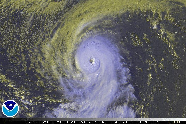 Huracán Kenneth alcanza la categoría 4