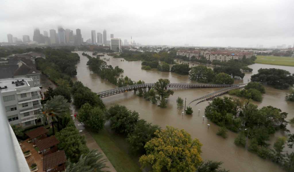 Harvey deja hasta el momento ocho muertos en Houston - Houston-karen-warren