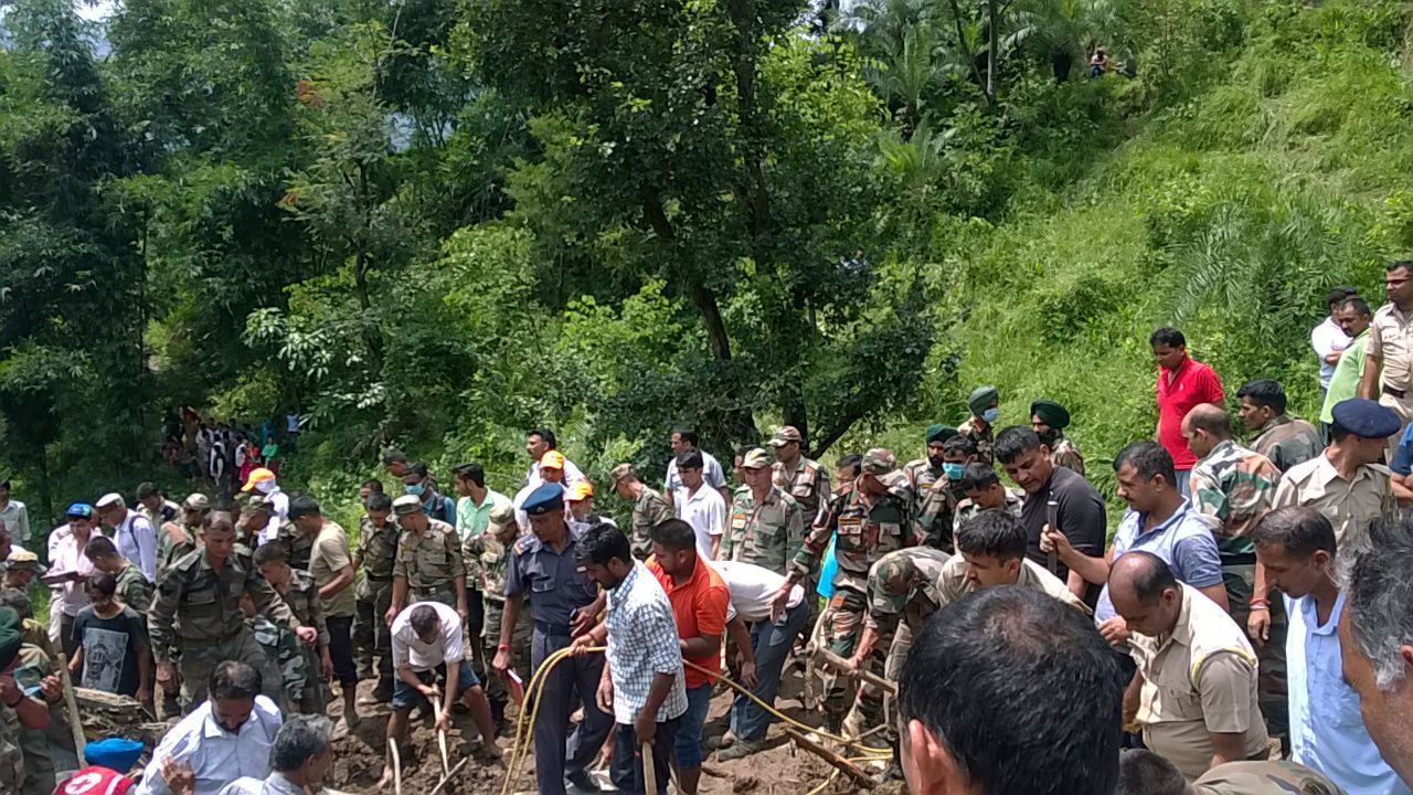 Alud deja 13 muertos en la India