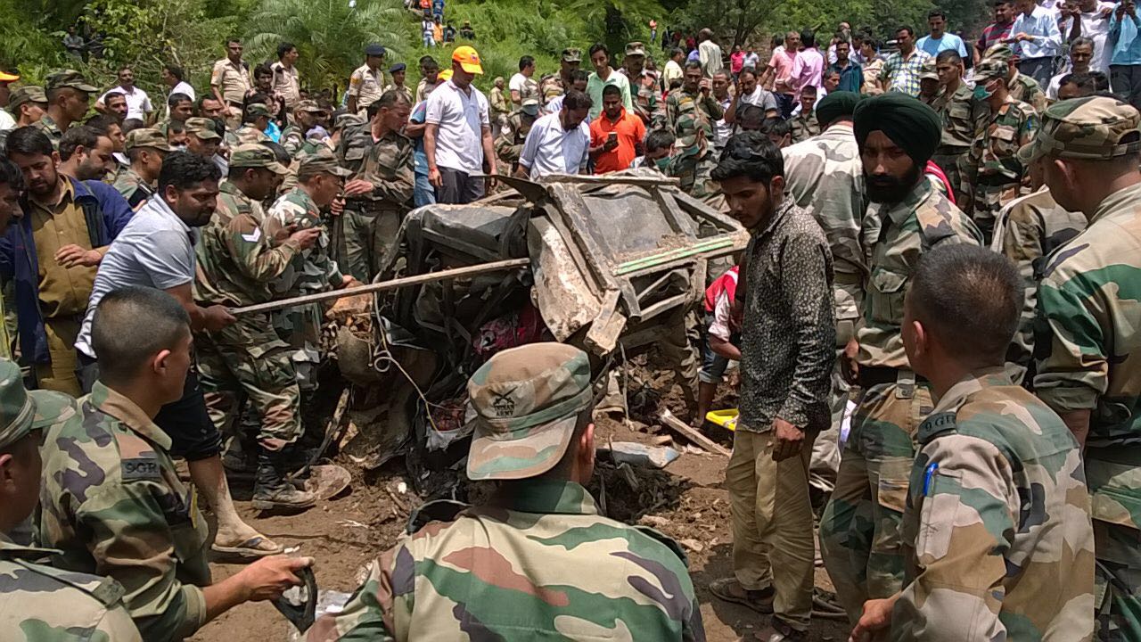 Alud deja 13 muertos en la India - IMG_20170813_102405