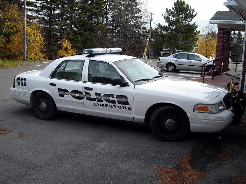 Hombre golpea con bate a su hermano por no compartir tacos - Limestone-Policía-Foto-de-Internetr