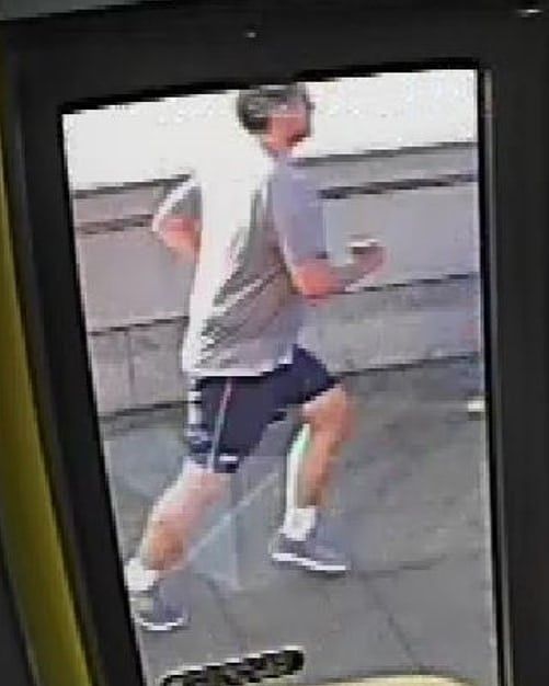 Detienen a corredor que empujó a mujer en Londres - Metropolitan-Police