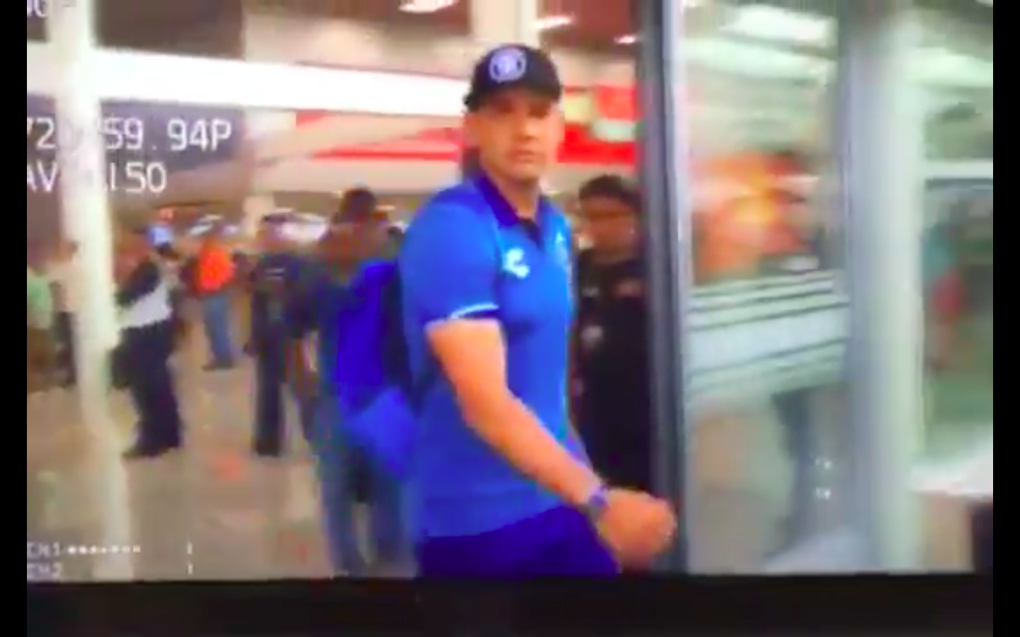 #Video Camión del Puebla deja a Moisés Muñoz