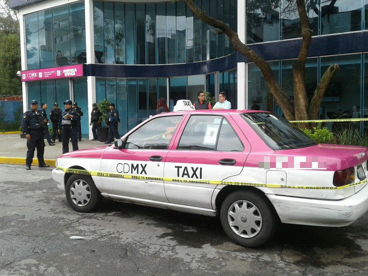 Muere hombre a bordo de taxi en colonia Roma