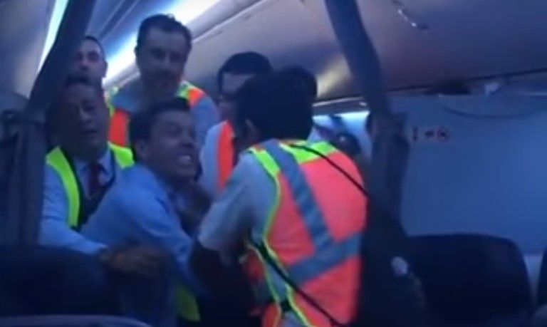#Video Pasajero provoca estragos en pleno vuelo de Aeroméxico