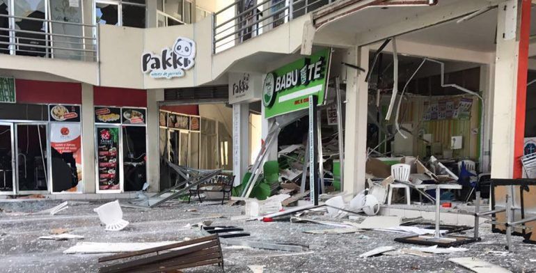 Explosión en centro comercial de Colima deja daños materiales