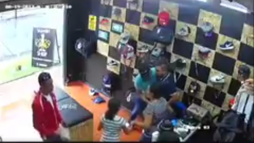 #Video Roban tienda de artículos deportivos en Guadalajara