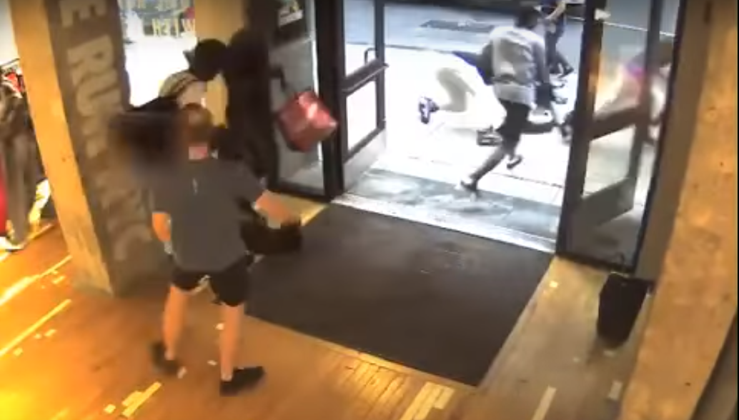 #Video Grupo de delincuentes roba tienda en Nueva York