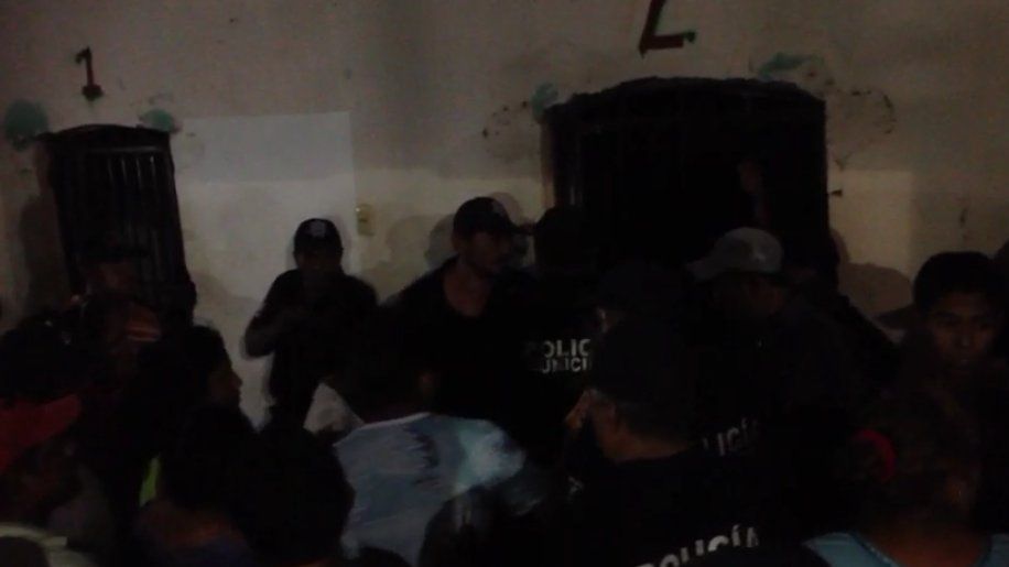 #Video Intentan linchar a presidente municipal oaxaqueño