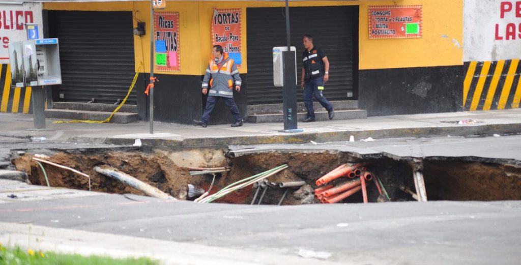 Reparación de socavón en el Centro tardará dos meses - Socavón-Reforma-Foto-de-Quadratín-1024x521